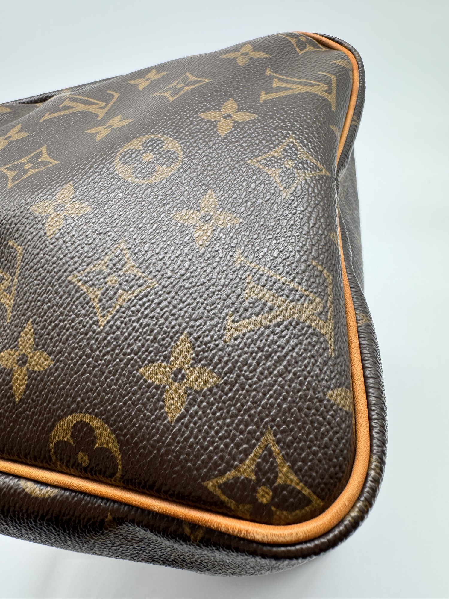 Louis Vuitton Monogram Speedy 30 Handbag