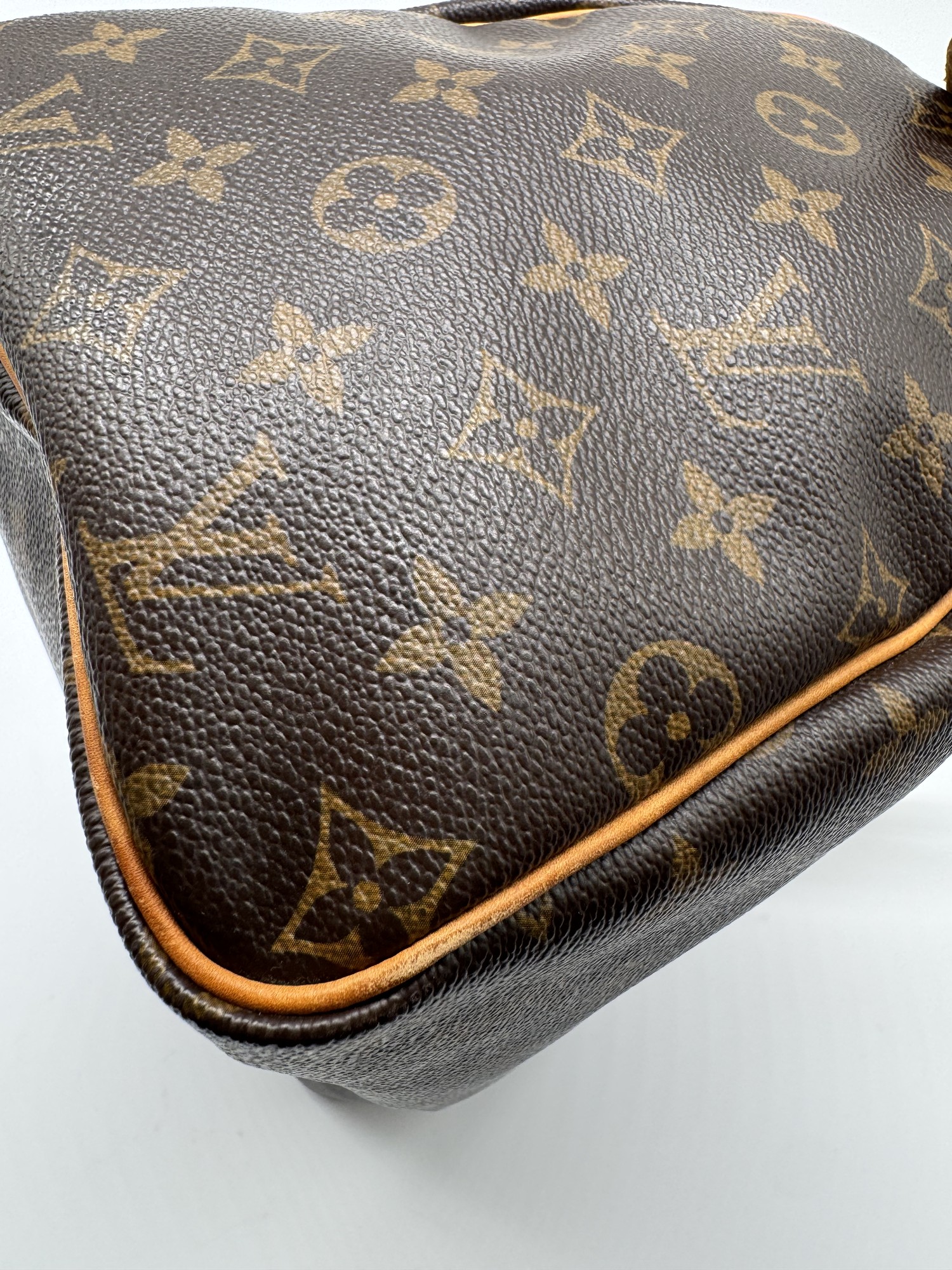 Louis Vuitton Monogram Speedy 30 Handbag