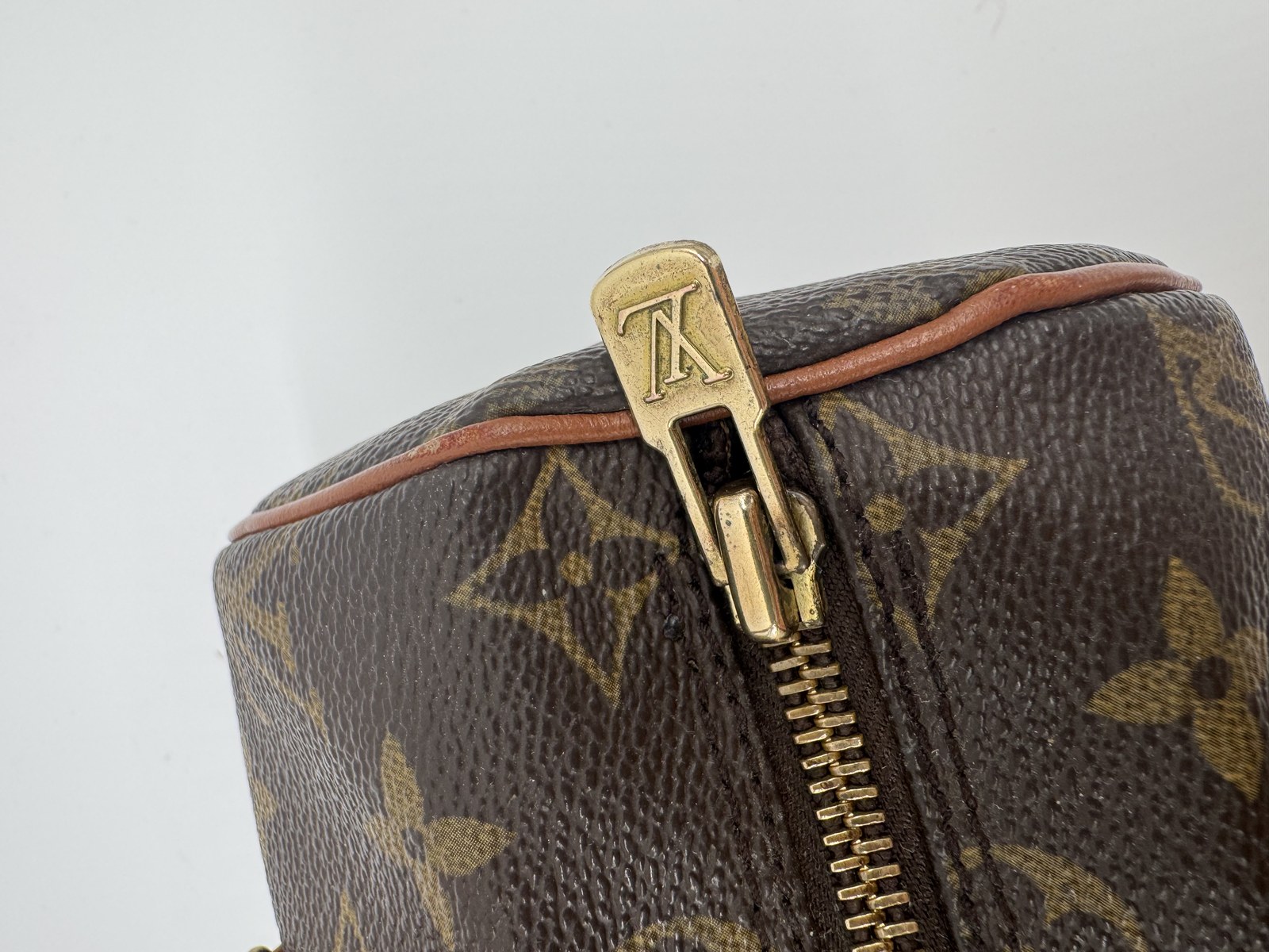 Louis Vuitton Papillon 26
