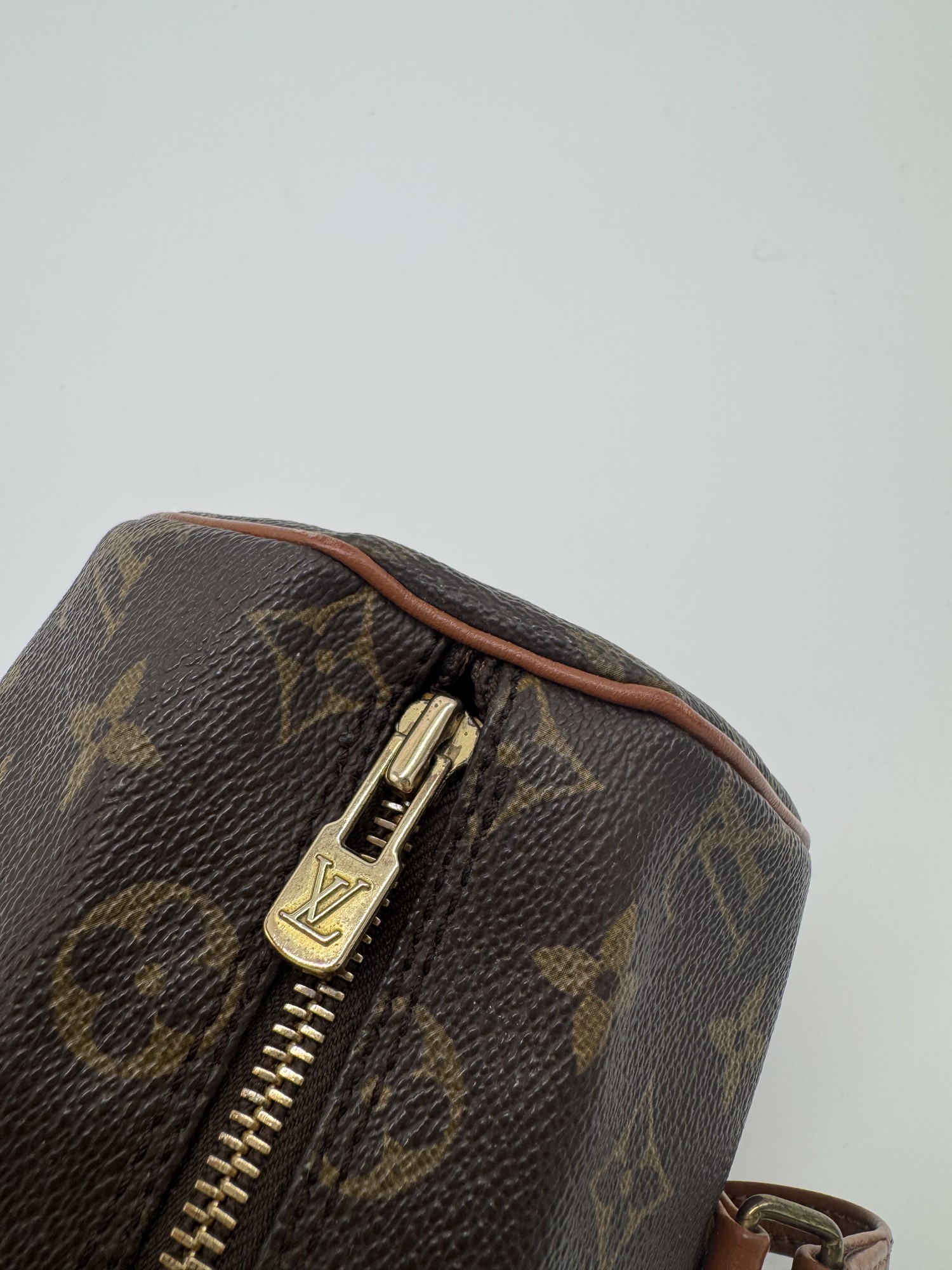 Louis Vuitton Papillon 26