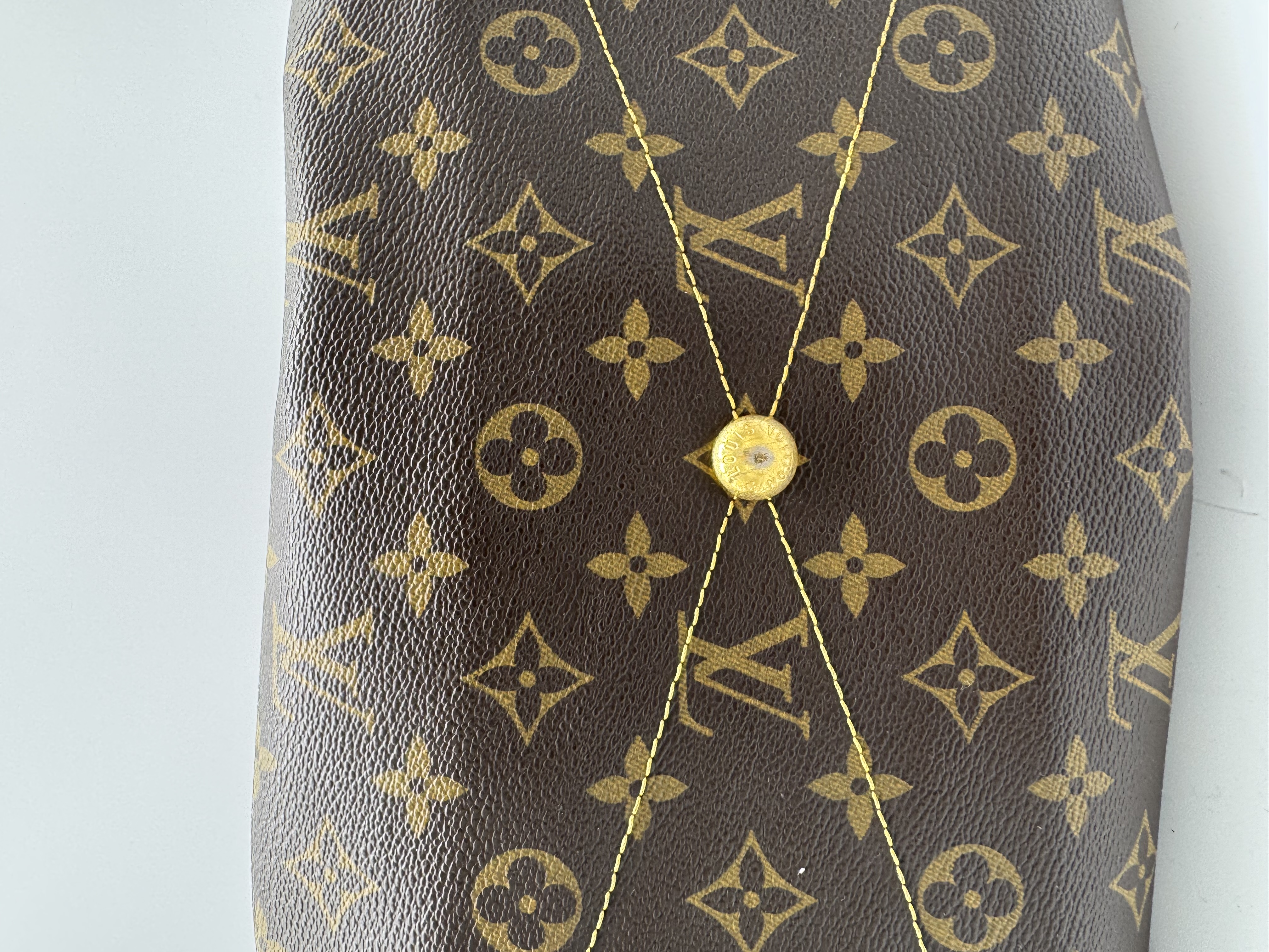 Louis Vuitton Neverfull MM — Monogram — demo image